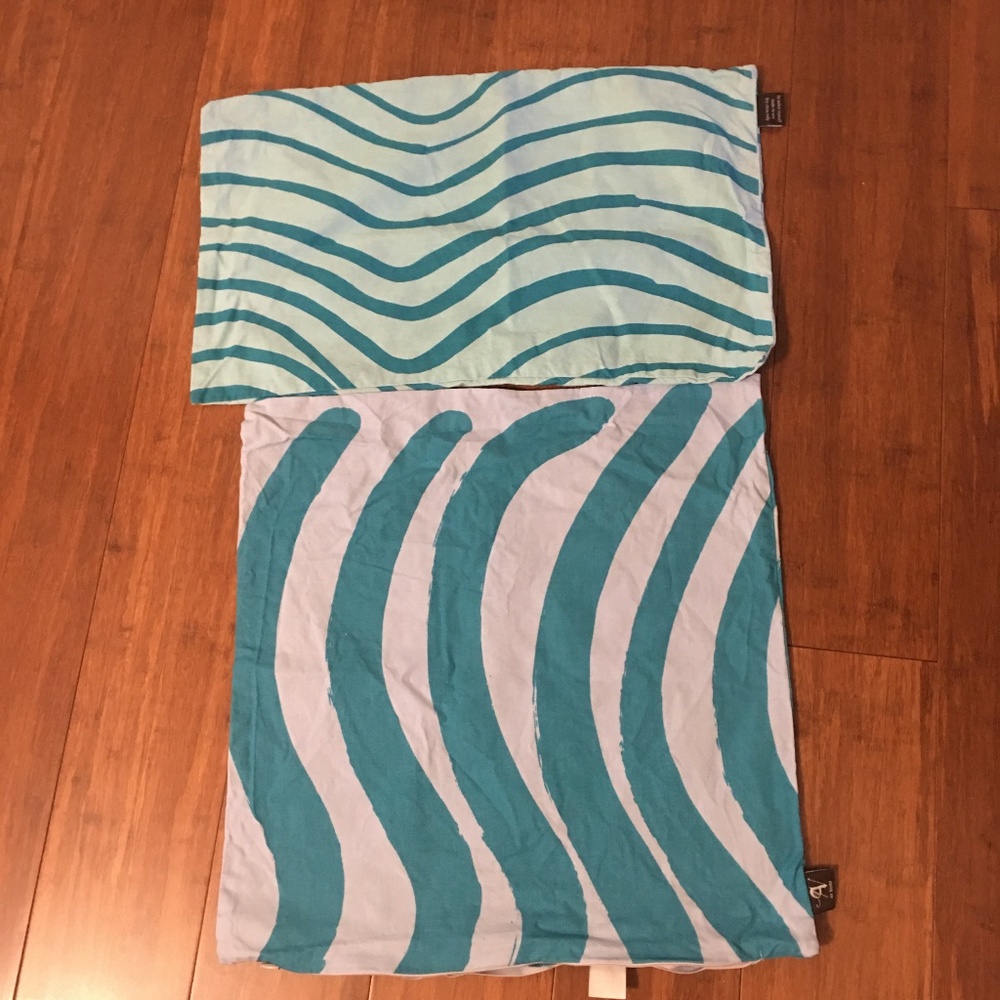 2 pillow covers